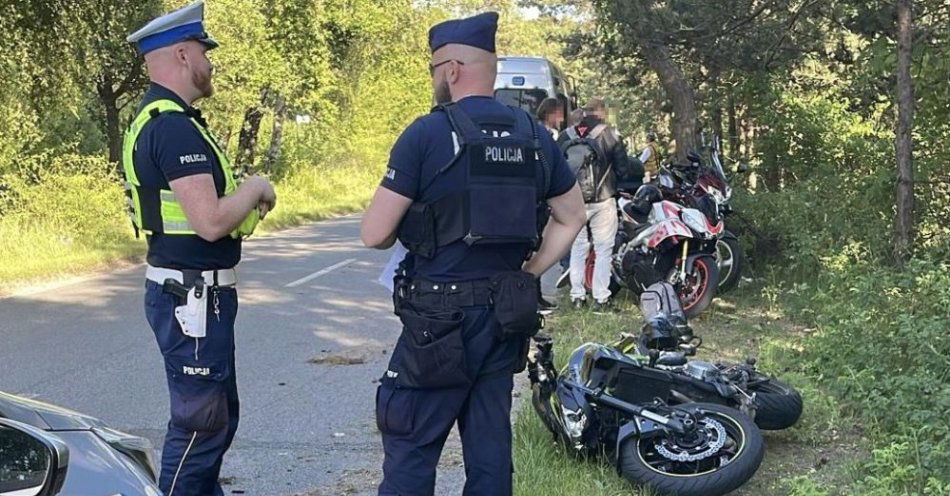 zdjęcie: Policjanci pracowali na miejscu wypadku z udziałem motocyklisty w Kuźnicy / fot. KPP w Pucku