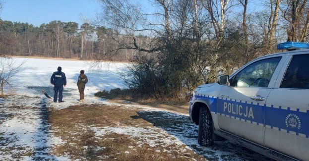 Służby wspólnie kontrolują zamarznięte zbiorniki wodne