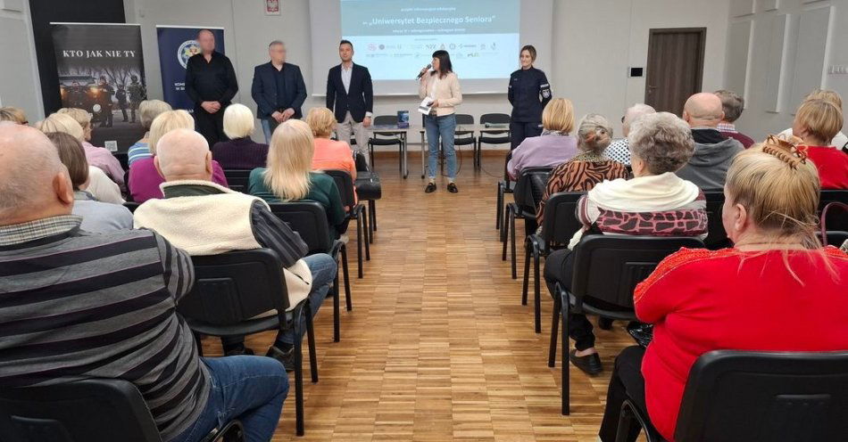 zdjęcie: Seniorze nie daj się oszukać praktyczne porady ze spotkania / fot. KPP Bielsk Podlaski