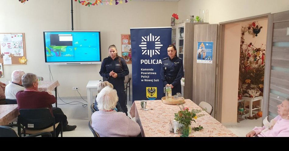zdjęcie: Vademecum bezpieczeństwa seniora - policjanci przestrzegają przed telefonicznymi oszustami / fot. KPP Nowa Sól