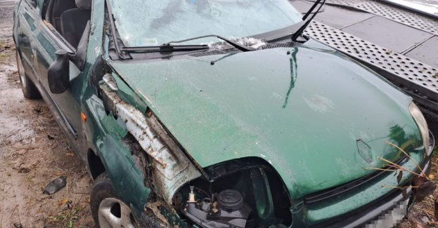 Auto dachowało. Za kółkiem siedział pijany kierujący bez uprawnień