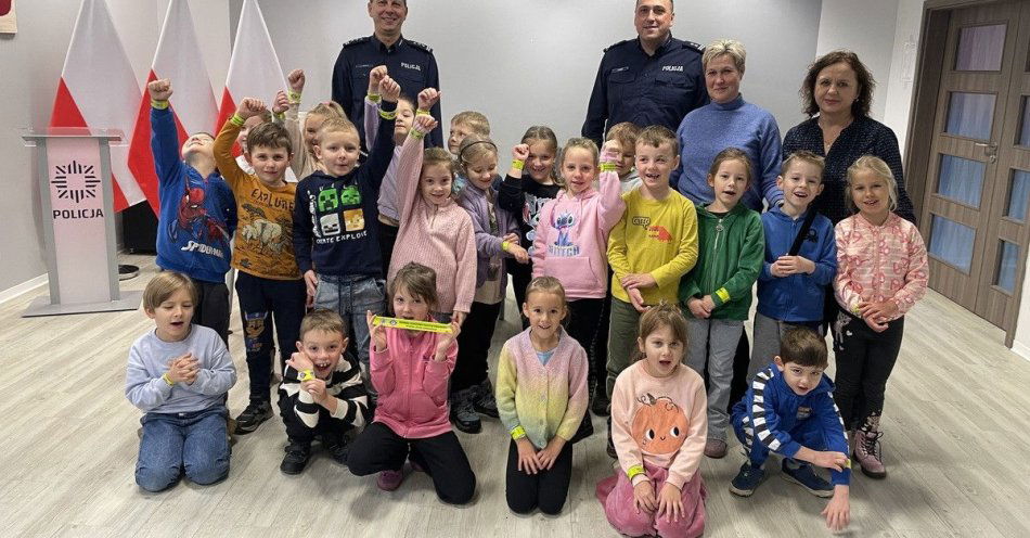 zdjęcie: Laureatki konkursu Letni PrzeWodnik nagrodzone w Stargardzie / fot. KPP w Stargardzie