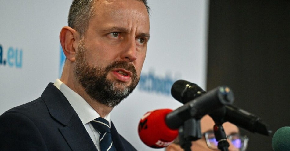 zdjęcie: Kosiniak-Kamysz o wpisie Jad Waszem: haniebny, niedopuszczalny i kłamliwy / Kielce, 24.11.2025. Wicepremier, minister obrony narodowej Władysław Kosiniak-Kamysz podczas konferencji prasowej w trakcie Regionalnego Forum Ekonomicznego Nowa Energia Kielce 2025 na terenie Targów Kielce, 24 bm. (ad) PAP/Piotr Polak