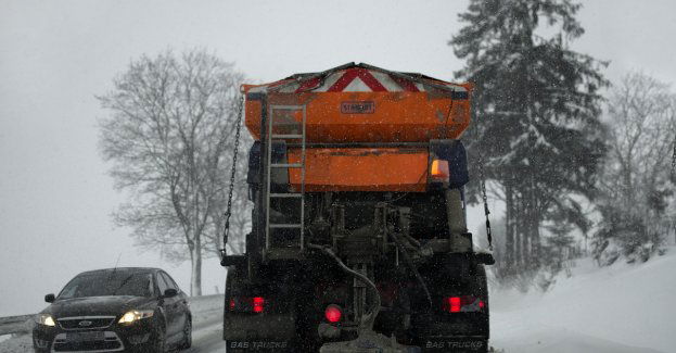 56 solarek przygotowanych na noc w związku z zapowiadanymi intensywnymi opadami śniegu