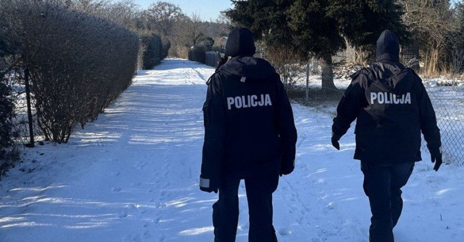 zdjęcie: Dzielnicowi pomagają bezdomnym podczas mrozów / fot. KPP Żagań