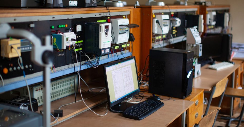 zdjęcie: Technikum Automatyki i Robotyki będzie uczyć techników cyberbezpieczeństwa / v17623040