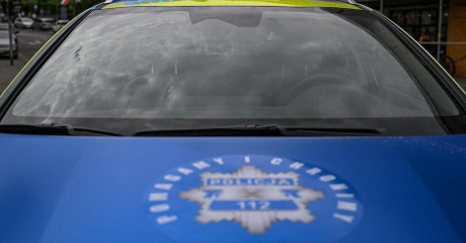 zdjęcie: Nocna akcja pomorskiej policji wymierzona w uczestników nielegalnych wyścigów / fot. PAP