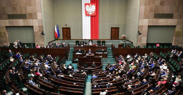 Sejm uchwalił nowelizację ustawy podwyższającą świadczenie 500 plus do 800 zł