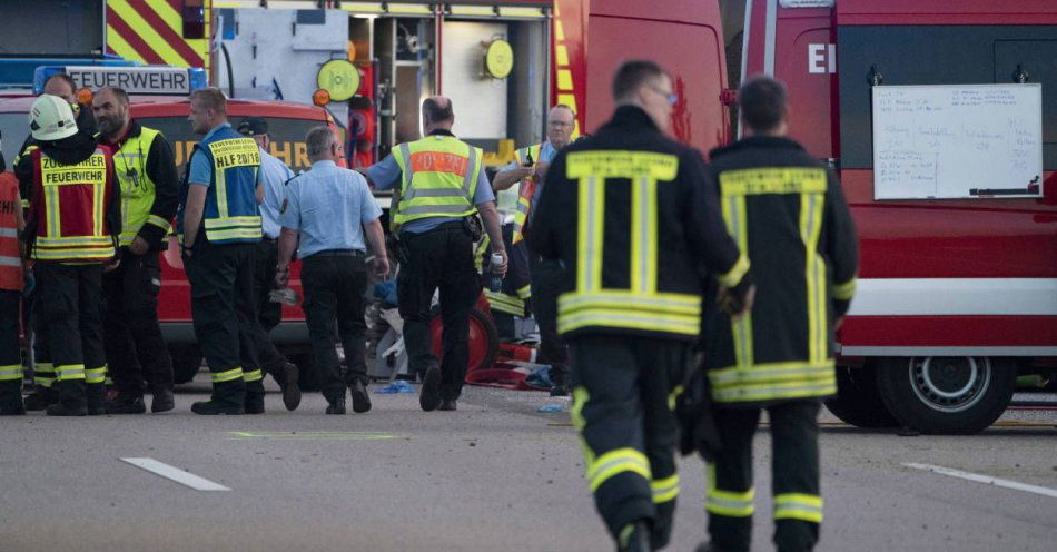 zdjęcie: W wypadku polskiego autokaru poszkodowane 53 osoby / fot. PAP