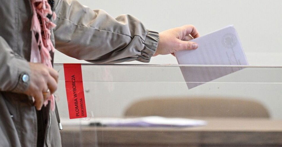 zdjęcie: Rafał Trzaskowski - 35,04 proc.; Karol Nawrocki - 24,52 proc. / fot. PAP