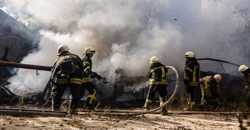 zdjęcie: Pożar hali na Przeróbce; z budynku ewakuowało się ok. 60 osób / v7669030