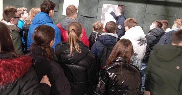 Wizyta uczniów ze szkoły podstawowej w komendzie powiatowej policji w nowym Tomyślu!