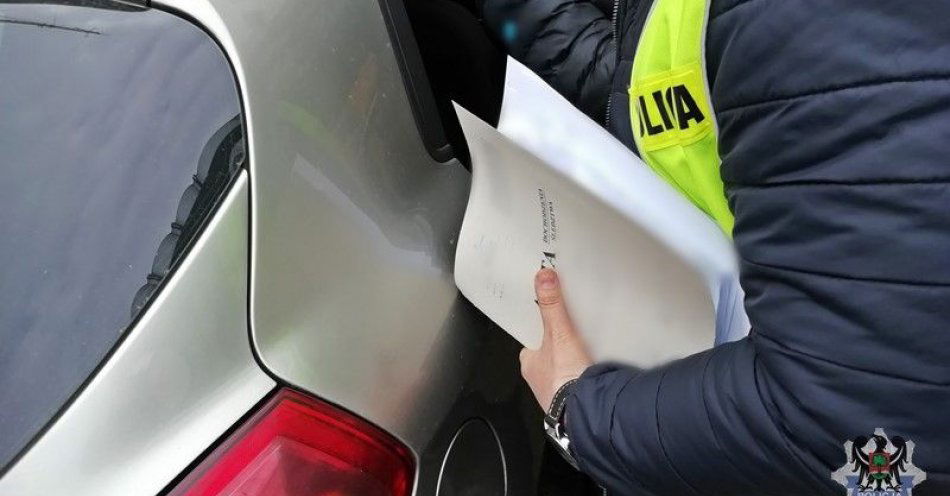 zdjęcie: Zatrzymany 52-latek był poszukiwany za oszustwa i najbliższe dwa lata spędzi teraz w więzieniu / fot. KMP w Wałbrzychu