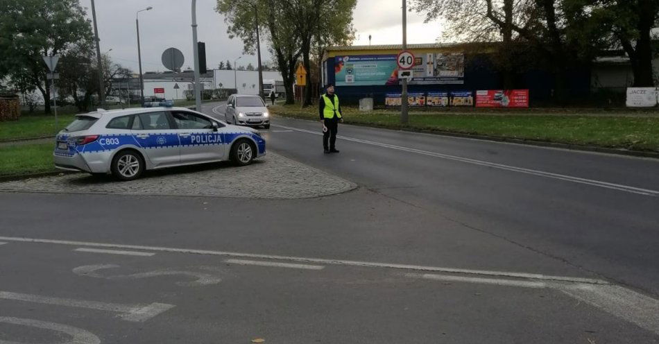 zdjęcie: Gniewkowscy policjanci i inowrocławska 