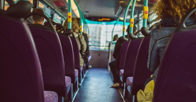 Prokuratura wszczęła śledztwo w sprawie zderzenia autobusu miejskiego z taksówką, kierowca taksówki zmarł w szpitalu