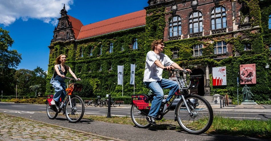 zdjęcie: Rusza nowy sezon rowerowy w polskich miastach. Wzrośnie flota elektrycznych jednośladów / fot. Newseria