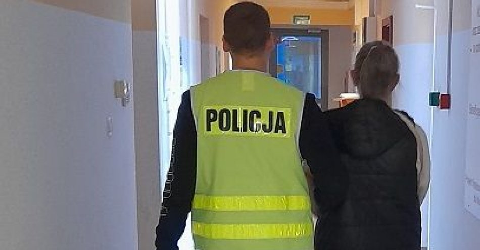 zdjęcie: Policjanci kryminalni zatrzymali 44-letnią kobietę, która posiadała narkotyki / fot. KPP w Pruszczu Gdańskim