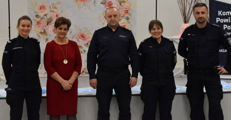 zdjęcie: Klucz do pewności siebie i bezpieczeństwa – warsztaty z samoobrony dla kobiet z policyjnym instruktorem / fot. KPP w Garwolinie