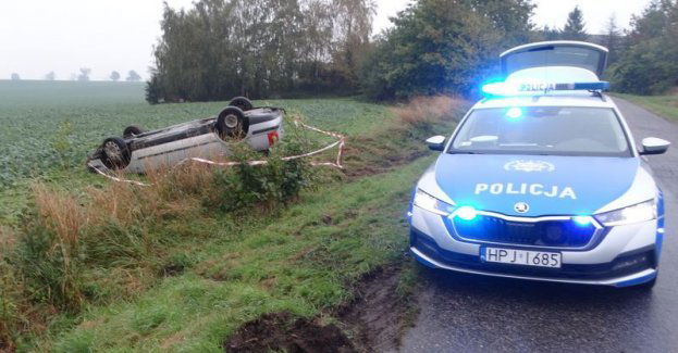 Samochód, promile i... jazda zakończona dachowaniem