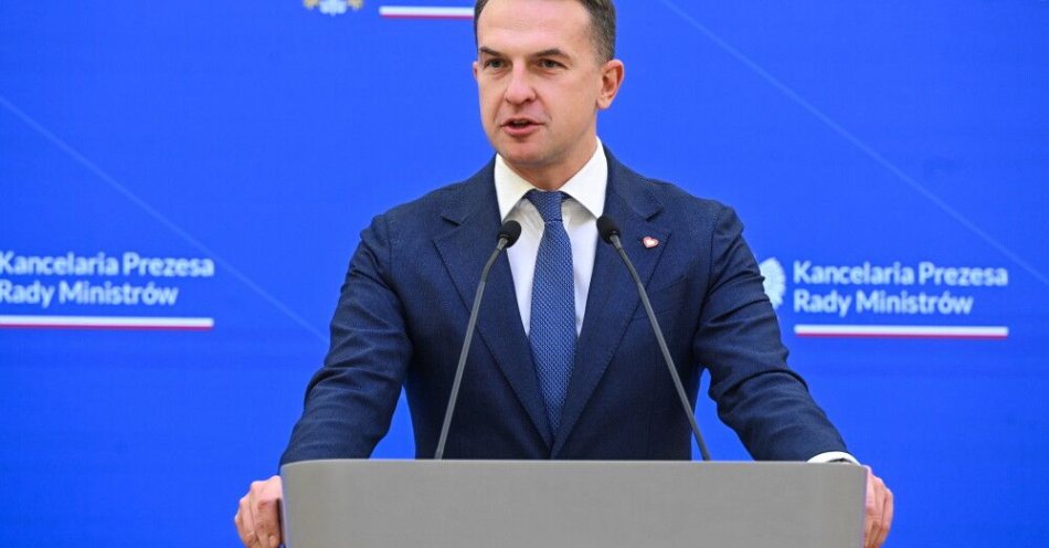 zdjęcie: Szłapka: rząd przyjął projekt ws. asystencji osobistej osób z niepełnosprawnościami / Warszawa, 21.10.2025. Rzecznik rządu Adam Szłapka podczas konferencji prasowej, po posiedzeniu Rady Ministrów, 21 bm. w KPRM w Warszawie. (mr) PAP/Radek Pietruszka