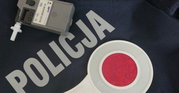 Nietrzeźwy ojciec, bez prawa jazdy wiózł ośmiolatkę samochodem