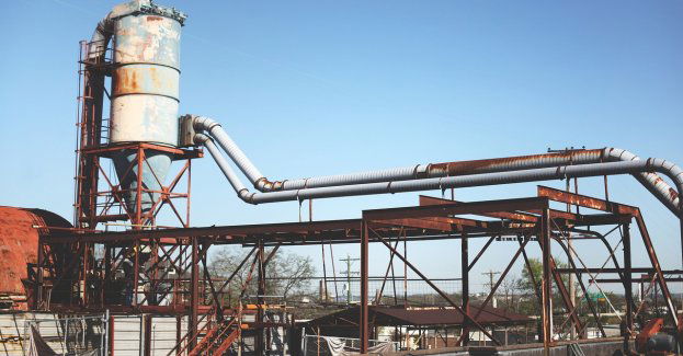 Pęknięta rura z gazem. Zatrzymany ruch i ewakuacja 50 osób