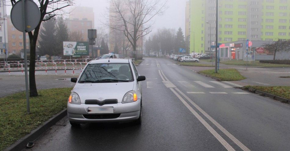 zdjęcie: Potrącenie na przejściu w Oświęcimiu. Ranny 82 letni mężczyzna / fot. KMP w Oświęcimiu