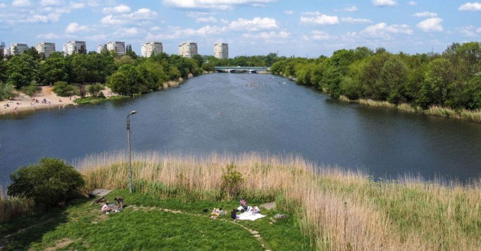 zdjęcie: Zamknięte kąpielisko nad Jeziorkiem Czerniakowskim / fot. PAP