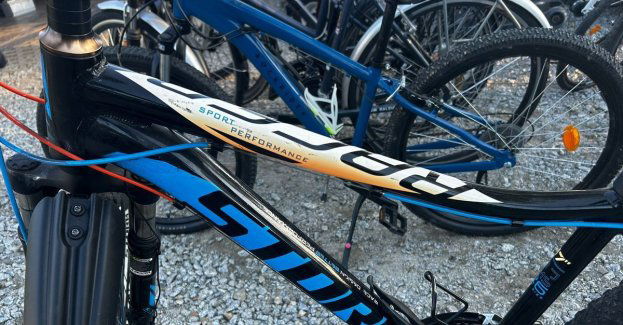 Policjanci odzyskali kilkanaście skradzionych rowerów. Dwie osoby zatrzymane.