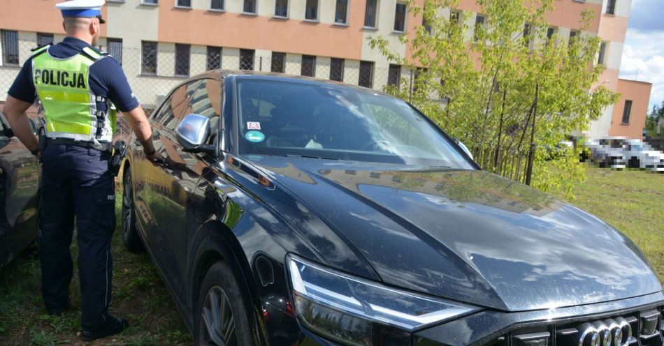 zdjęcie: Suwalscy policjanci odzyskali audi skradzione w Niemczech / fot. KMP Suwałki