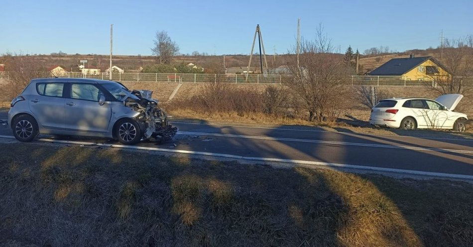 zdjęcie: Zderzenie czołowe dwóch osobówek w Żurawnicy / fot. KMP Zamość