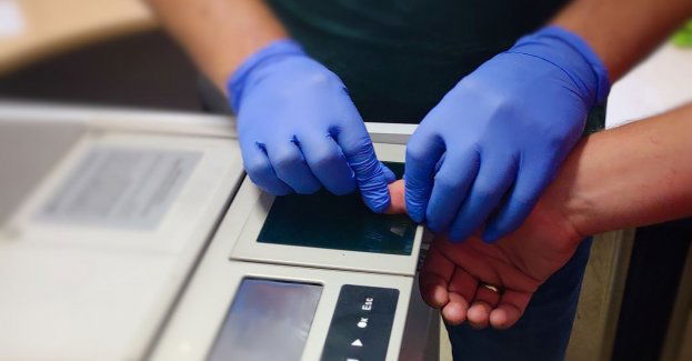 Cudzą kartą płatniczą wypłacił z bankomatu 3 tysiące złotych