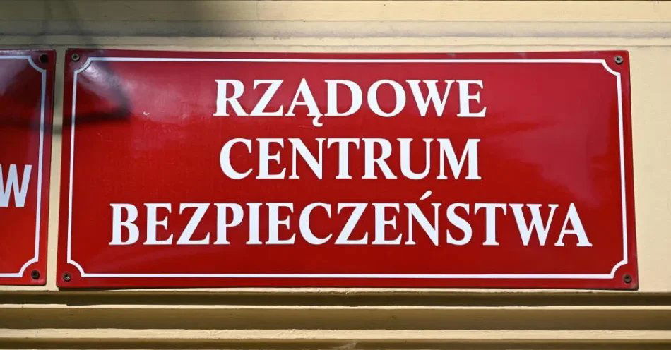 zdjęcie: RCB odwołało alerty dla woj. lubelskiego i podkarpackiego w zw. z atakami powietrznymi Rosji na Ukrainę / Warszawa, 24.05.2026. Tabliczka informacyjna na Rządowym Centrum Bezpieczeństwa w Warszawie, 24 bm. (rp/dw) PAP/Radek Pietruszka