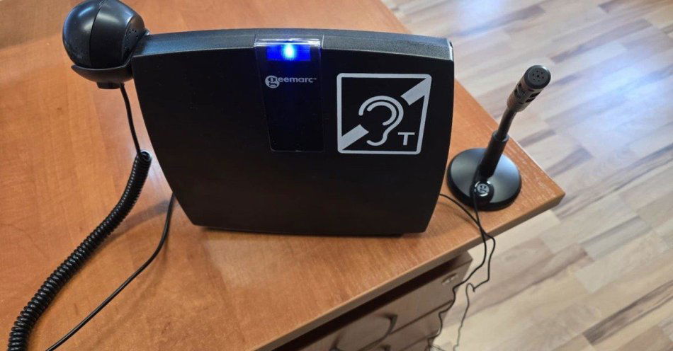 zdjęcie: Gliwicka policja wprowadza pętle indukcyjne dla niedosłyszących / fot. KMP w Gliwicach