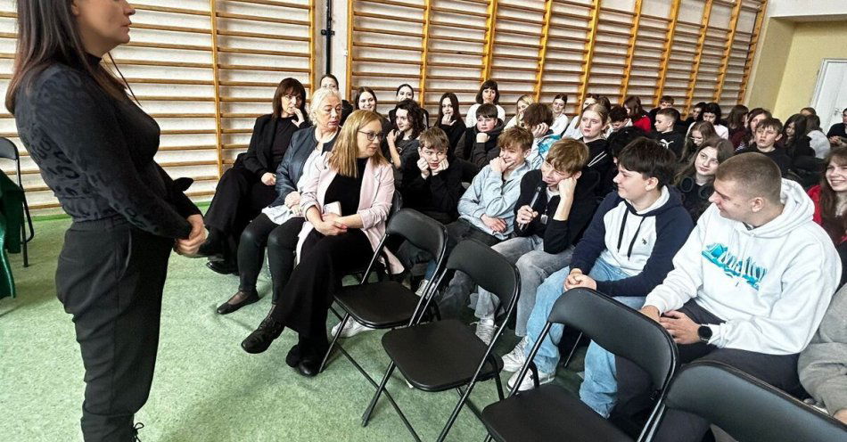 zdjęcie: Internet pamięta wyłącz hejt Debata w Koszalinie / fot. KMP w Koszalinie