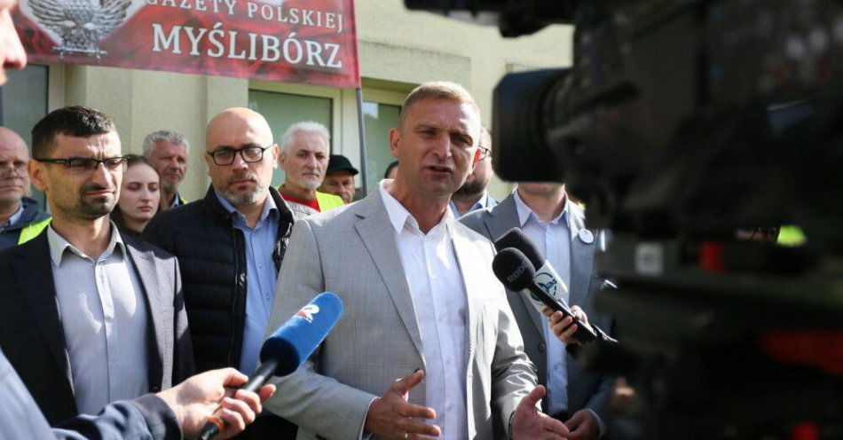 zdjęcie: Prokuratura uzupełniła zarzuty dla Bąkiewicza / fot. PAP