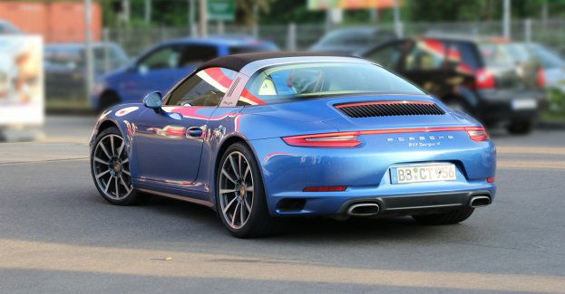 Uciekał Porsche przed policyjnym patrolem