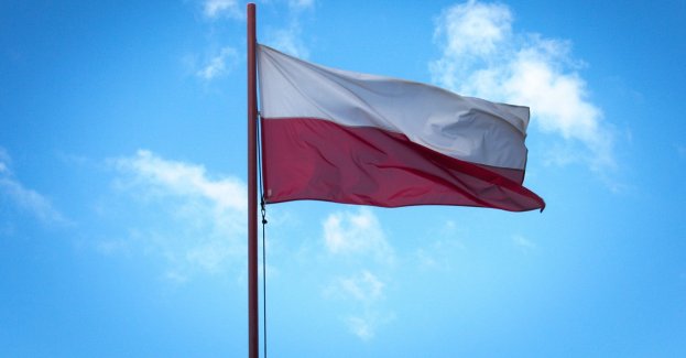 Ukradziono i sprofanowano flagę państwową; władze miasta wiedzą, kim są sprawcy