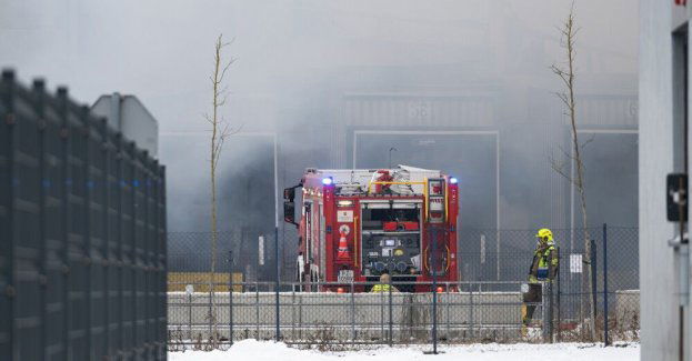 Wielkopolskie: strażacy opanowali pożar hali magazynowej w Tarnowie Podgórnym