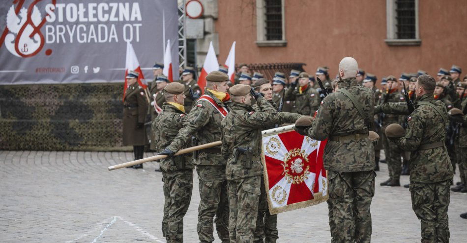 zdjęcie: Gotowi, by bronić ojczyzny. W niedzielę na Placu Zamkowym przysięgę złożyło prawie 150 stołecznych Terytorialsów / fot. nadesłane