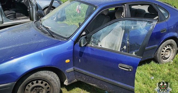 Funkcjonariusze odzyskali skradziony pojazd i zatrzymali sprawcę, który usłyszał dodatkowo zarzut kierowania pojazdem pomimo sądowego zakazu