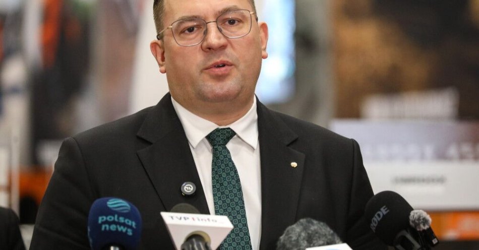 zdjęcie: Krajewski o możliwej koalicji PSL z Morawieckim: jedna debata to jeszcze nie wspólna lista / Siemiatycze, 06.02.2026. Minister rolnictwa i rozwoju wsi Stefan Krajewski podczas konferencji prasowej po wydarzeniu „Wspieramy polskich rolników i przedsiębiorców” w zakładzie produkcyjnym Pronar Sp. z o.o. Filia Siemiatycze w Siemiatyczach, 6 bm. (ad) PAP/Artur Reszko