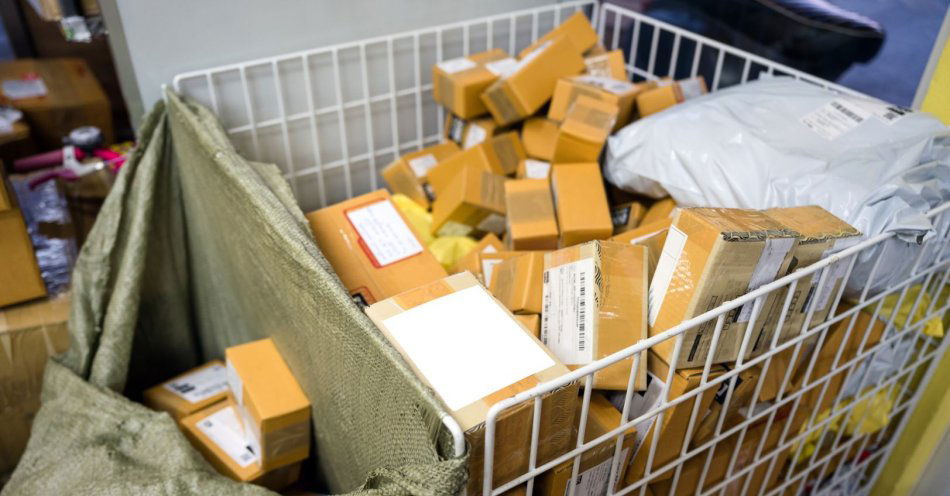 zdjęcie: 26 osób oskarżonych w związku z nielegalną produkcją i sprzedażą papierosów / v54525242