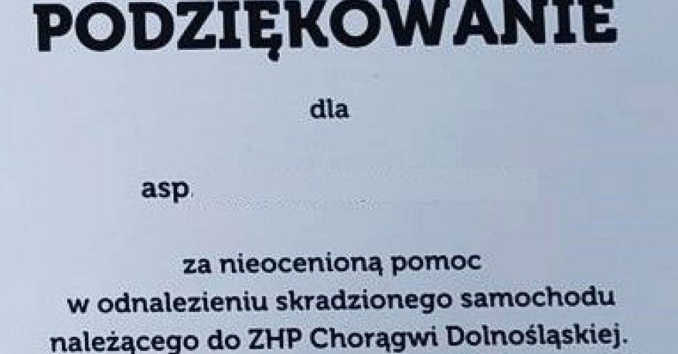 zdjęcie: Harcerze z Chorągwi Dolnośląskiej podziękowali kryminalnym z Krzyków, za odzyskanie należącego do nich auta / fot. KMP w Wrocławiu