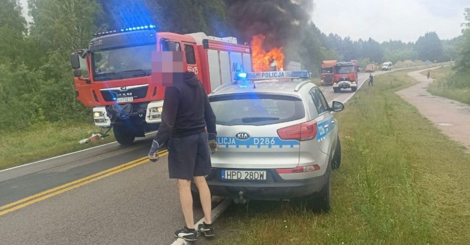 zdjęcie: Pożar ciężarówki na trasie Włodawa-Okuninka / fot. KPP Włodawa