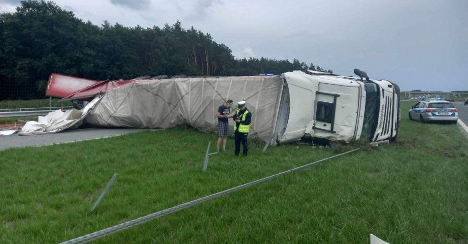 zdjęcie: Niebezpieczna kolizja / fot. KPP w Mławie