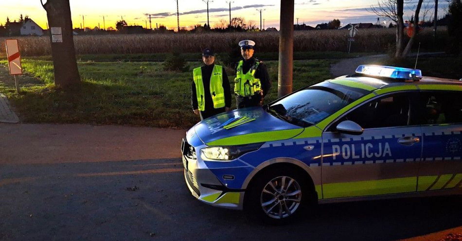 zdjęcie: Odblask równa się bezpieczeństwo na drodze / fot. KPP w Przeworsku KPP Przeworsk