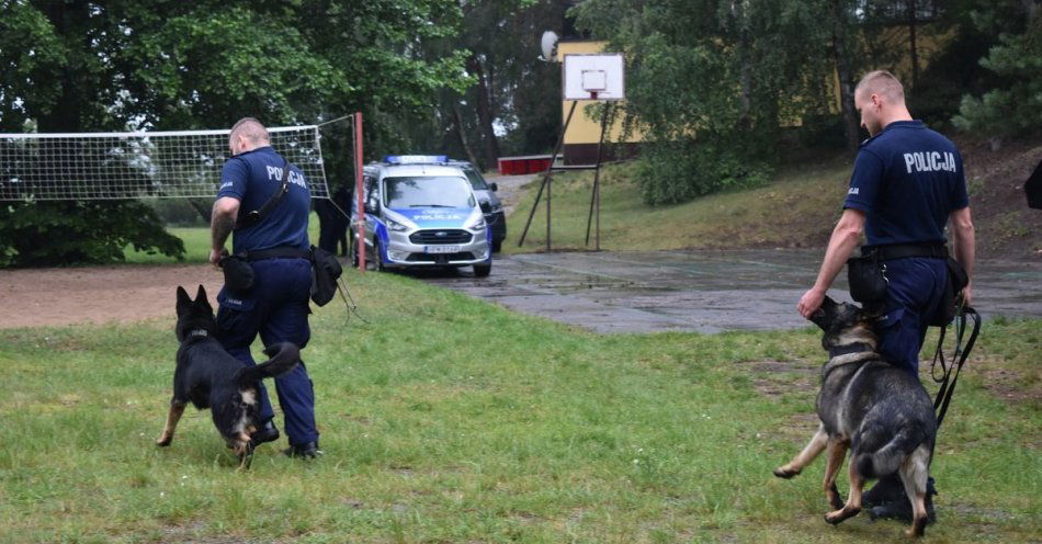 zdjęcie: Policjanci po raz drugi spotkali się z fanami kultowego serialu / fot. KPP Augustów