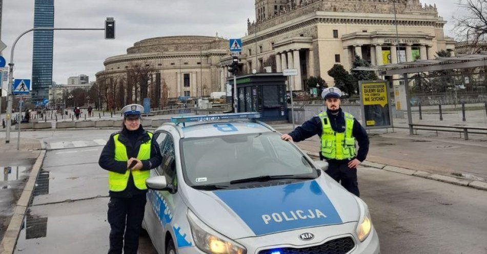 zdjęcie: Policjanci dzierżoniowskiego Wydziału Ruchu Drogowego pełnią służbę w stolicy / fot. KPP w Dzierżonowie