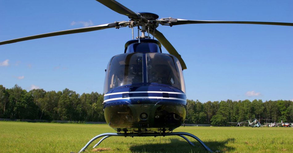 zdjęcie: Policyjny śmigłowiec MI-2 trafił do zbiorów Muzeum Lotnictwa Polskiego / v15884305